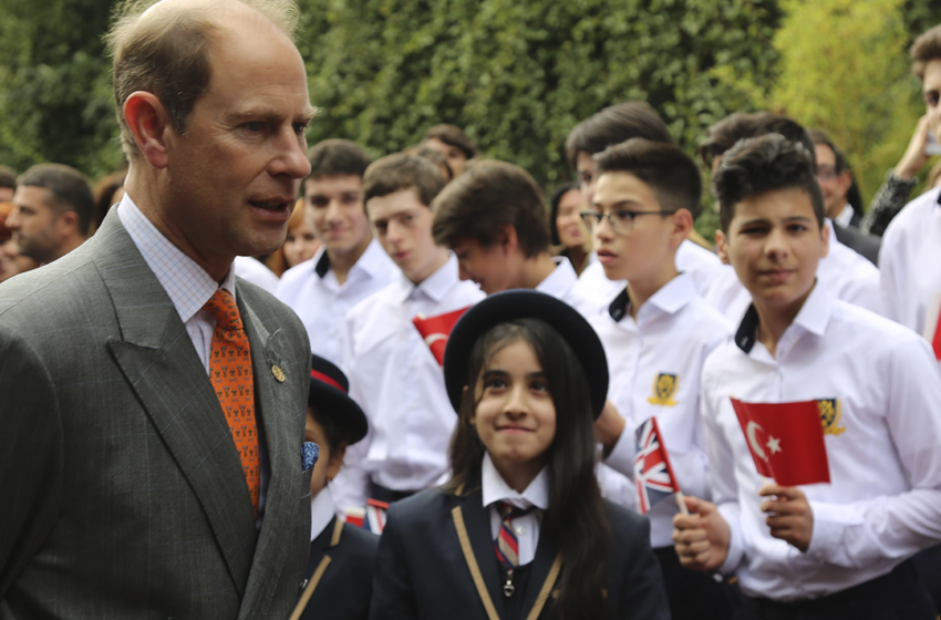  Prens Edward, babası Prens Philip’in anısını ödül girişimiyle yaşatmaya devam ediyor