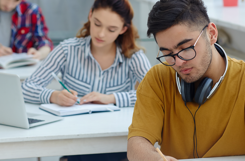  OFQUAL; GCSE ve A-Level öğrencileri 2022’de daha düşük notlar alacak.