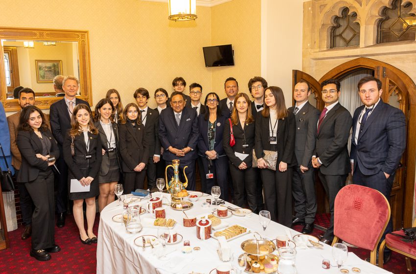  TBS Öğrencileri, özgüven ve hitabet güçleri ile Londra’da Lordları etkiledi!