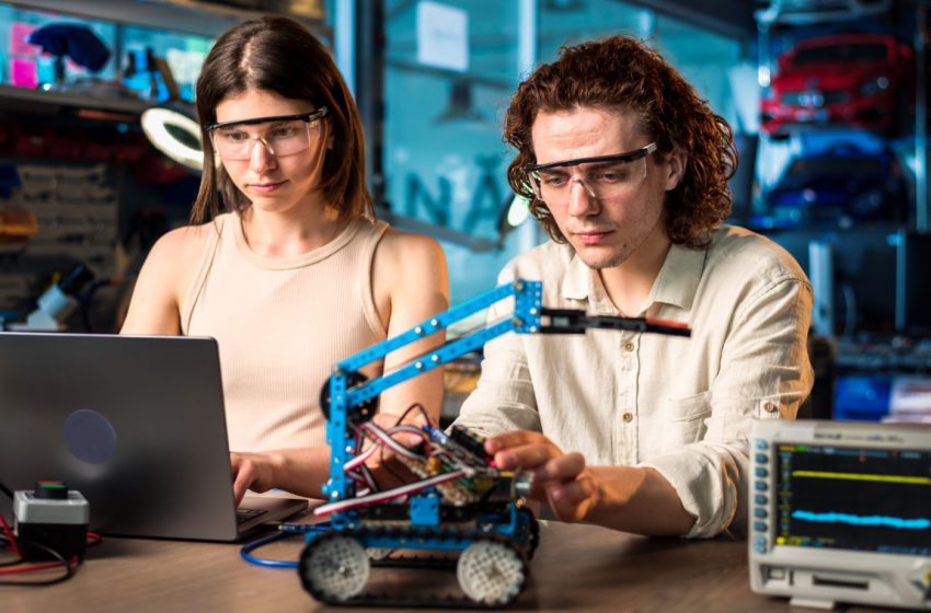  Ortaokul ve Lise Öğrencilerine Ücretsiz Teknoloji Eğitimi Başvuruları Başladı